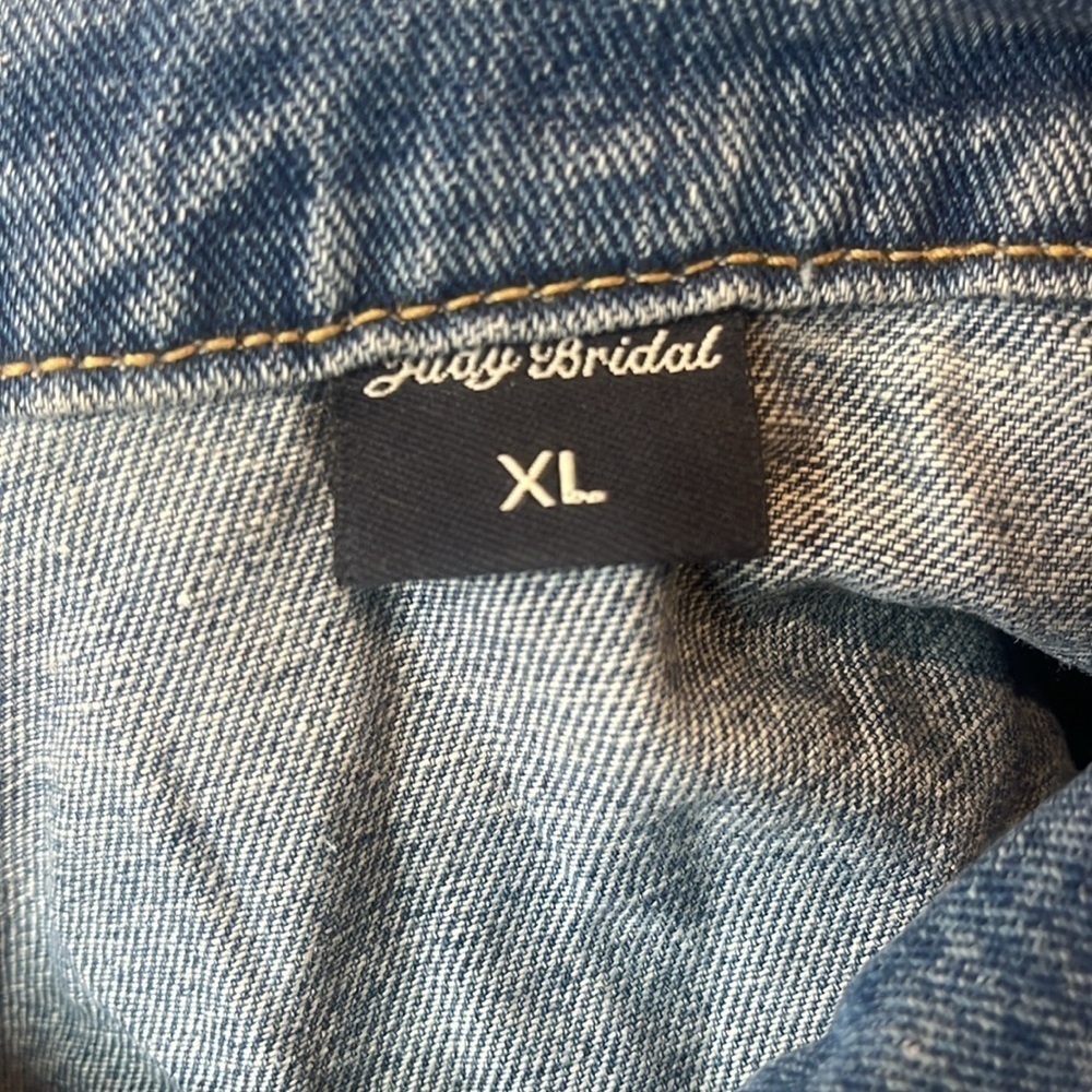 woman’s distressed Jean jacket Sz XL - Picture 3 of 7